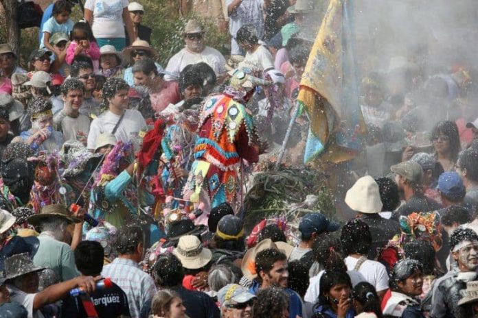 bajo lluvia carnaval