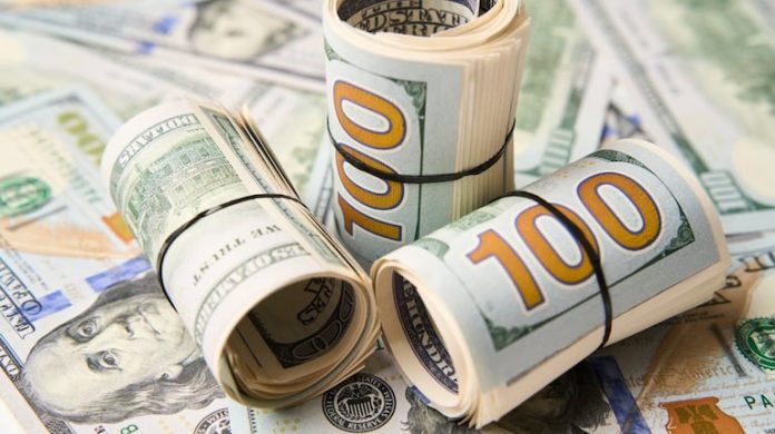 dolar sube abril