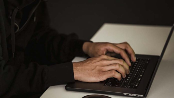 pc-hacker-estafas-min