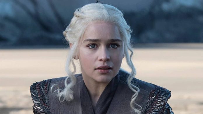 actriz-hollywood-emilia-clarke-min