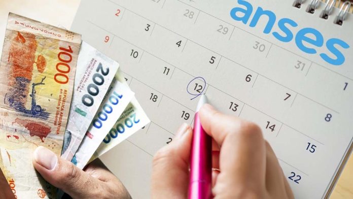 dinero-calendario-anses-pagos-haberes-cobros-auh-jubilados-2025-min
