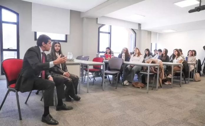 sadir en la universidad