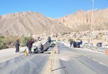 Accidente en Ruta 9: un vehículo fue impactado por otro y terminó volcando en Sumay Pacha
