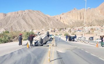 Accidente en Ruta 9: un vehículo fue impactado por otro y terminó volcando en Sumay Pacha