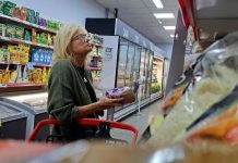 No alcanza el sueldo: el nuevo informe sobre supermercados y shoppings revela una fuerte caída del consumo