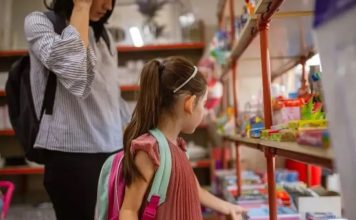 Casi $700.000 al mes: esto necesitó una familia para criar a un hijo en julio, según el INDEC
